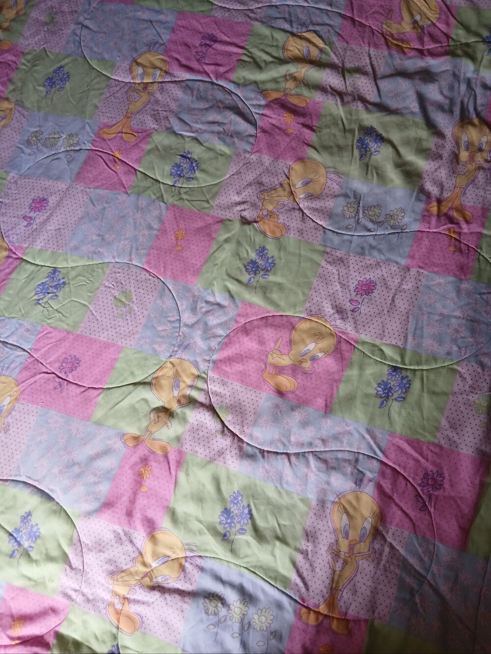 Vintage Looney Tunes Cartoon Tweety Patchwork Twin Comforter - Pink & Green Y2K